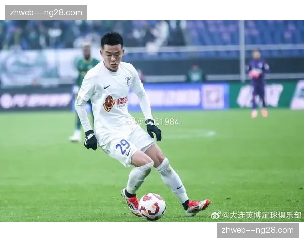 大连英博射门8次射正3次 高效反击与精准定位球制胜